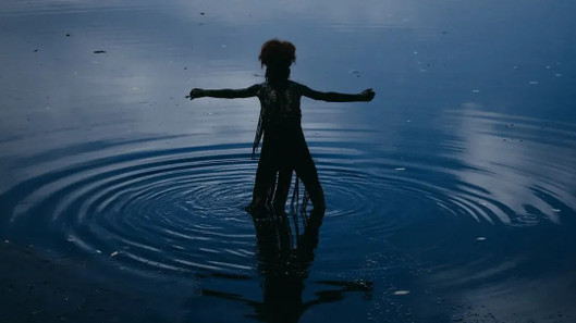 LADAINHA (THE SEA REMAINS)