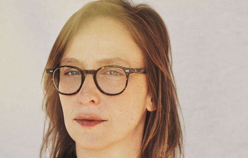 Céline Sciamma: Pour cette image, je me suis amusé avec des éléments devant mon objectif afin d’amener ce flou coloré. © Julien Lienard / Getty Images