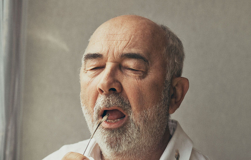 Gérard Jugnot: Il a été très fort de proposition lors de ce shooting. À chacune des consignes que je lui donnais il les réinterprétait avec humour. © Julien Lienard / Getty Images