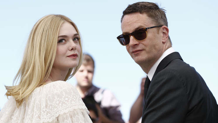 Elle Fanning et Nicolas Winding Refn - The Neon Demon © Thomas Leibreich / FDC