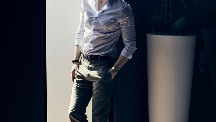 Gaspard Ulliel encadré de lumière. Club Albane. Cannes 2016 © Thomas Laisné / Getty Images