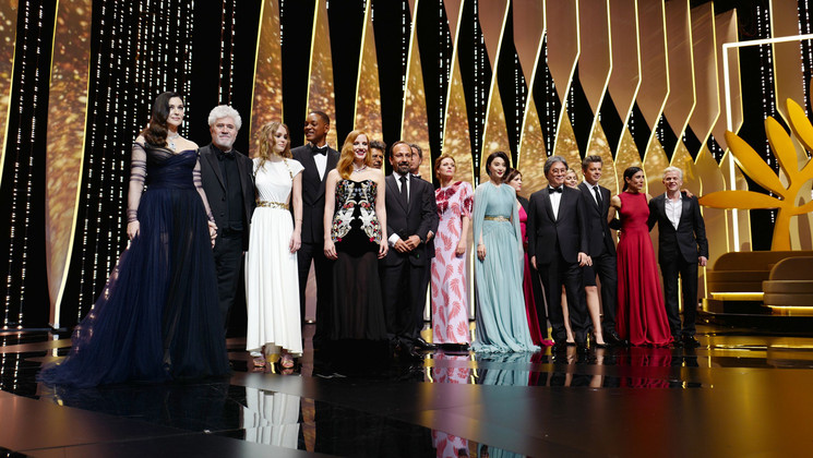 Monica Bellucci, Lily-Rose Depp, Asghar Farhadi, Louane Emera, Benjamin Biolay, Blanca Li, Alex Lutz and the Members of the Feature Films Jury - Opening Ceremony © Antonin Thuillier / AFP