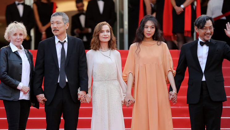 Team of the film - Film still of Keul-le-eo-ui ka-me-la (Claire's Camera) © Valery Hache / AFP