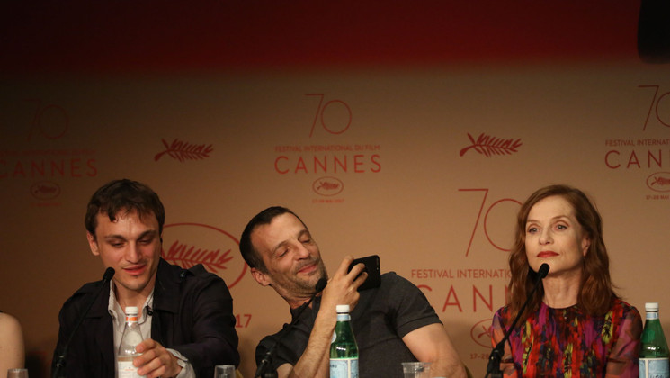 Franz Rogowski, Mathieu Kassovitz and Isabelle Huppert - Happy End © François Silvestre de Sacy / FDC