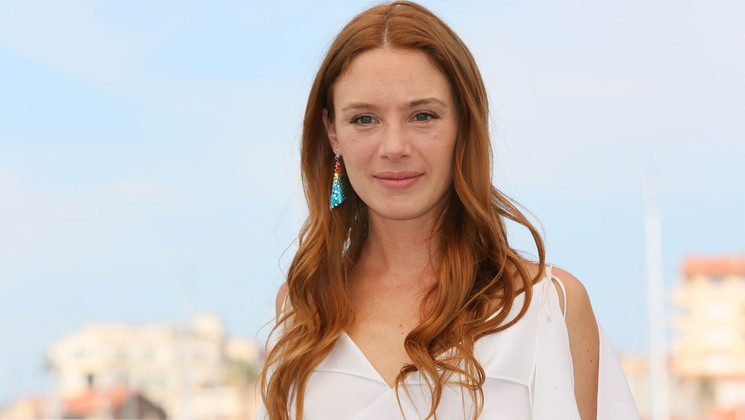 Lætitia Dosch - Jeune Femme (Montparnasse Bienvenüe) © François Silvestre de Sacy / FDC