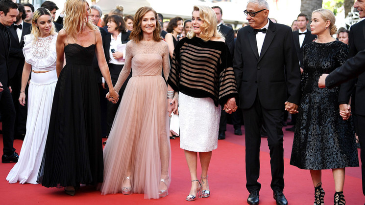 Élodie Bouchez, Sandrine Kiberlain, Isabelle Huppert, Catherine Deneuve, André Téchiné, Emmanuelle Béart and Lambert Wilson © Pascal Le Segretain / Getty Images