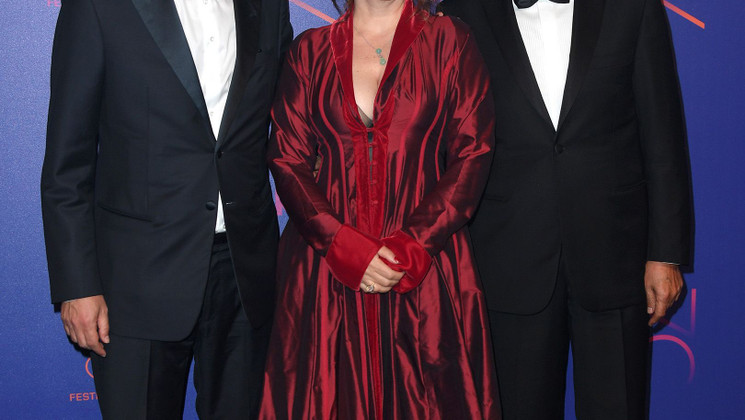 Paolo Sorrentino, Agnès Jaoui et Gabriel Yared, Membres du Jury des Longs métrages - Photocall du dîner du 70e Anniversaire © Dominique Charriau / Getty Images