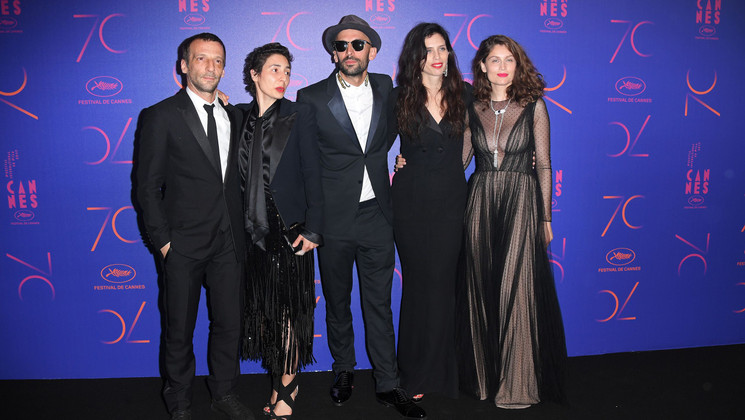 Mathieu Kassovitz, a guest, J.R,  Maïwenn Le Besco and Laetitia Casta -  Photocall for the 70th Anniversary Dinner © Dominique Charriau / Getty Images