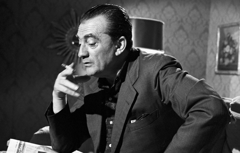 1963 - Luchino Visconti on the set of the programme "Reflets de Cannes" © Ina