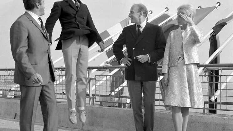 Henri Lambert, Philippe Avron, Albert Lamorisse et Mireille Negre - Fifi la plume © STAFF / AFP