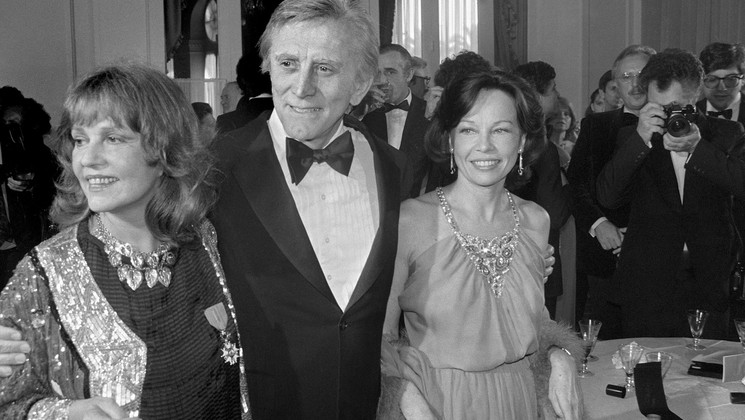 Jeanne Moreau, Kirk douglas- President of the Feature films Jury -,  Leslie Caron - Member of the Feature films Jury © Ralph Gatti / AFP