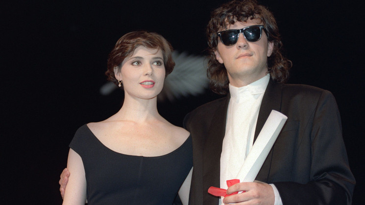 Emir Kusturica, Award for Best Director - Dom Za Vesanje - Isabella Rosellini © AFP
