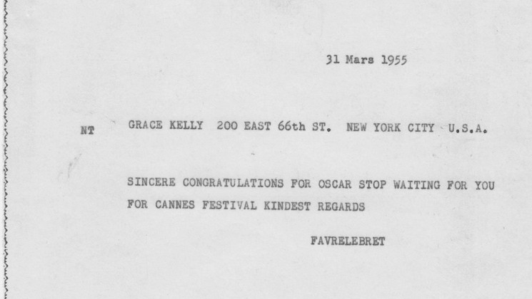 Robert Favre Le Bret félicite Grace Kelly pour son Oscar pour son rôle dans The Country Girl © FDC