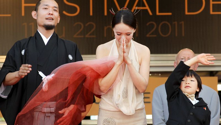 Tohta Komizu, Naomi Kawase and her son - Red Steps - Hanezu No Tsuki © AFP
