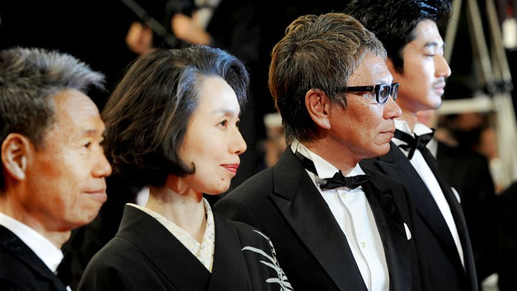 Kikumi Yamagishi, Takashi Miike, Eita - Montée des Marches - Ichimei © FIF/Lucas Haegeli