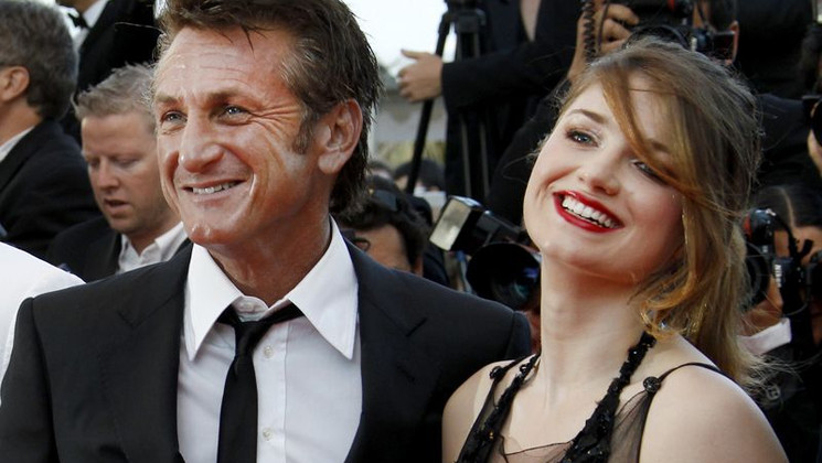 Sean Penn, Eve Hewson - Montée des Marches - This Must Be The Place © AFP