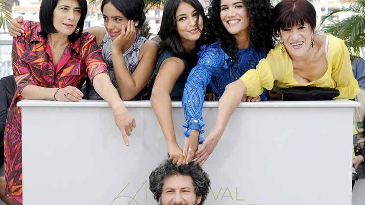 Hiam Abbas, Hafsia Herzi, Leila Bekhti, Sabrina Ouazani, Biyouna, Radu Mihaileanu - Photocall - La Source des Femmes © AFP