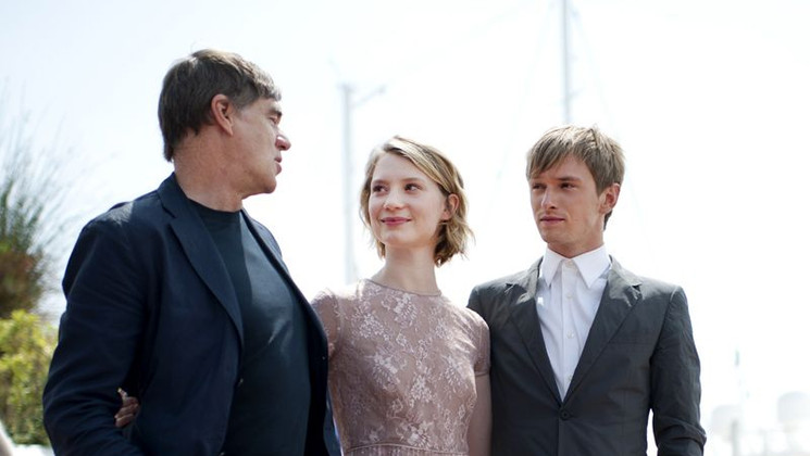 Gus Van Sant, Mia Wasikowska, Henry Hopper - Photocall - Restless © AFP