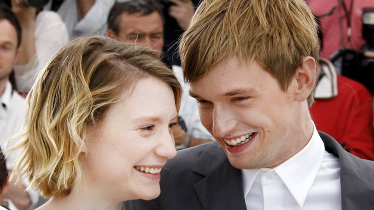 Mia Wasikowska, Henry Hopper - Photocall - Restless © AFP