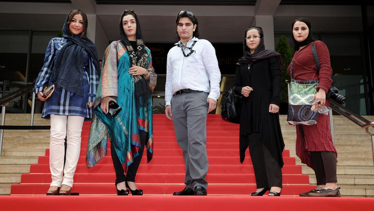 Equipe du Film - Montée des Marches - Bé Omid É Didar © FIF/Lucas Haegeli