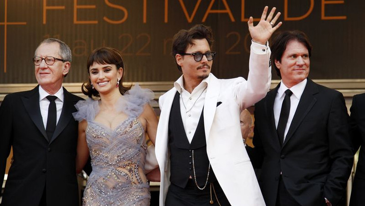 Geoffrey Rush, Penelope Cruz, Johnny Depp, Rob Marshall - Montée des Marches - Pirates des Caraïbes © AFP