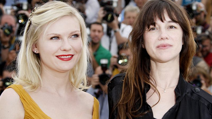 Kirsten Dunst, Charlotte Gainsbourg - Photocall - Melancholia © AFP