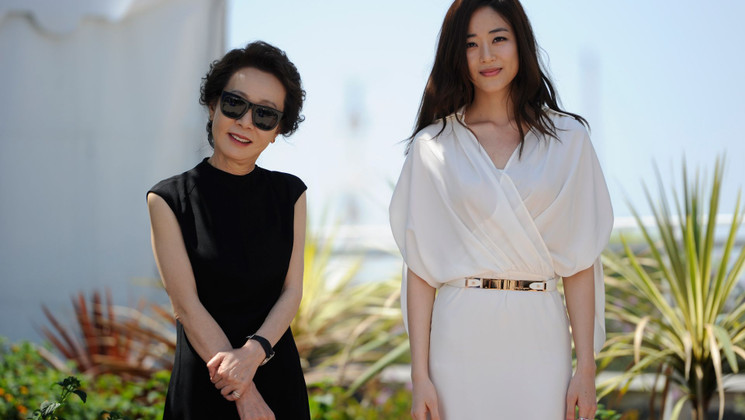 Youn Yuh-Jung, Kim Hyo-Jin - Path - Do-Nui Mat (The Tast of Money) © FIF/LF