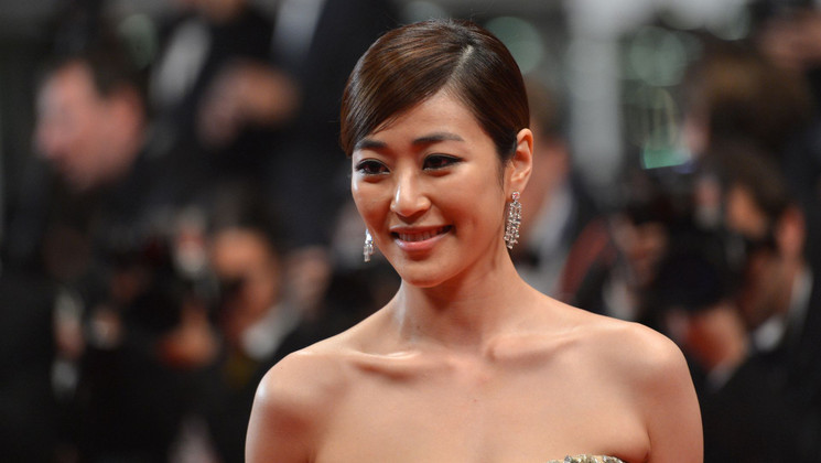 Kim Hyo-Jin - Montée des marches - Do-Nui Mat (L'Ivresse de l'argent) © AFP