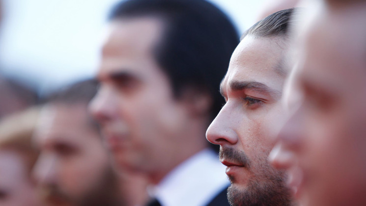 Shia Labeouf - Montée des marches - Lawless © FIF/CD