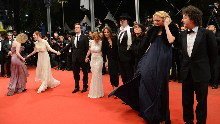 Equipe du film - Montée des marches - Confession of a Child of the Century © AFP