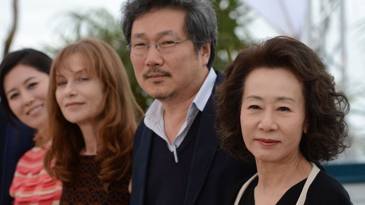 Equipe du film - Photocall - Da-Reun Na-Ra-E-Suh (In Another Country) © AFP