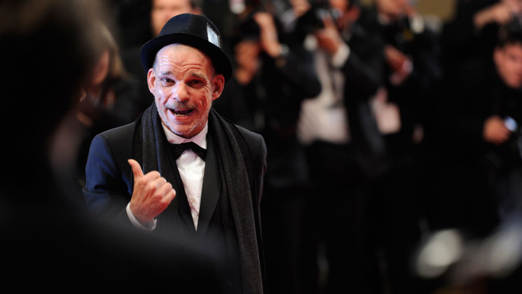 Denis Lavant  - Red step - Holy Motors © FIF/LF