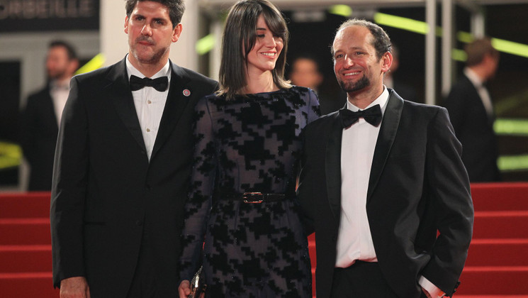 Equipe du film - Montée des marches - Post Tenebras Lux © AFP