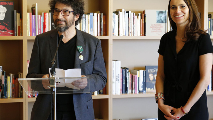 Radu Mihăileanu and Aurélie Filippetti - Medal ceremony - Officer of the Order of Arts and Letters © FDC / K. Vygrivach