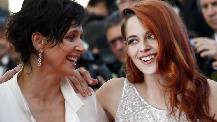 Juliette Binoche and Kristen Stewart - Red carpet - Sils Maria © AFP / V. Hache