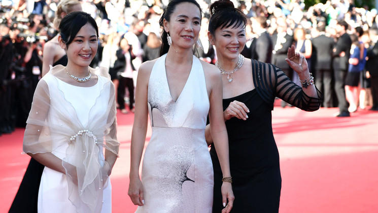 Jun Yoshinaga, Naomi Kawase and Miyuki Matsuda - Red carpet - Awards ceremony © AFP / B. Langlois