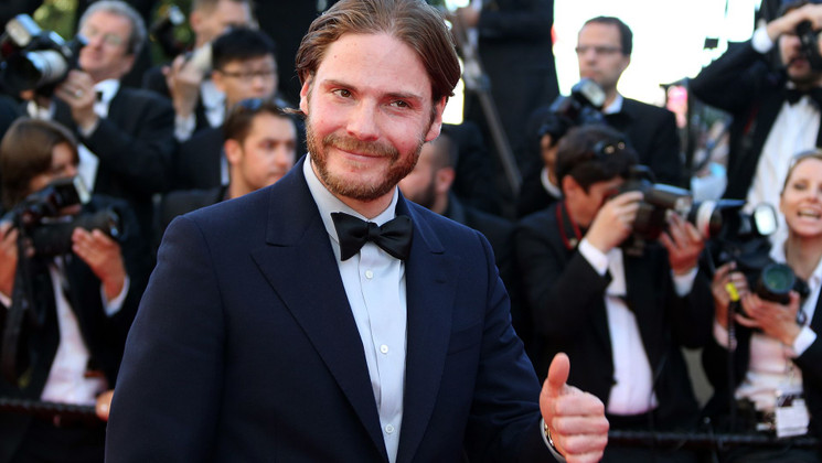 Daniel Brühl - Red carpet - Awards ceremony © AFP / L. Venance