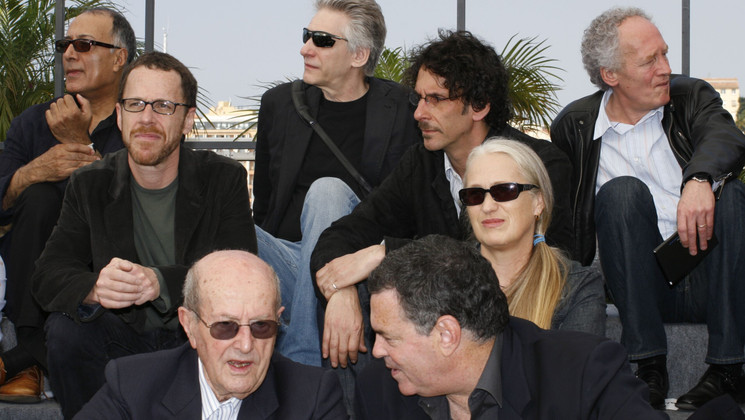 Manoel de Oliveira et les réalisateurs de Chacun son cinéma - 2007 © AFP