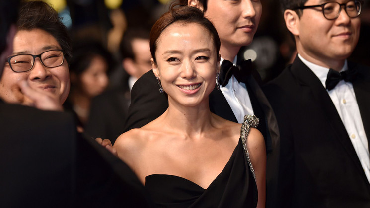 Film crew - Red carpet  -  Mu-Roe-Han (The Shameless) © AFP / Bertrand Langlois