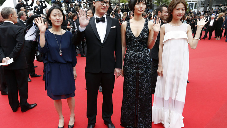 July Jung, Song Sae Byuk, Doona Bae et Kim Sae Ron - Montée des marches - Foxcatcher © AFP / V. Hache