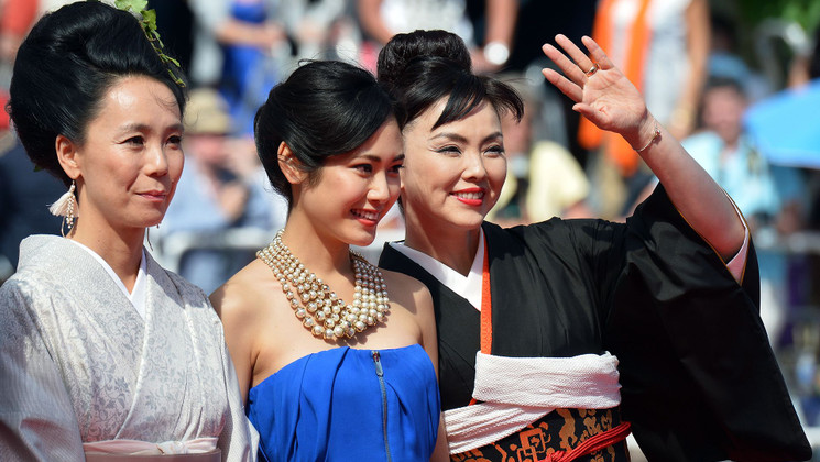 Naomi Kawase, Jun Yoshinaga and Miyuki Matsuda - Red carpet - Futatsume no Mado (Still the Water) © AFP / A. Pizzoli