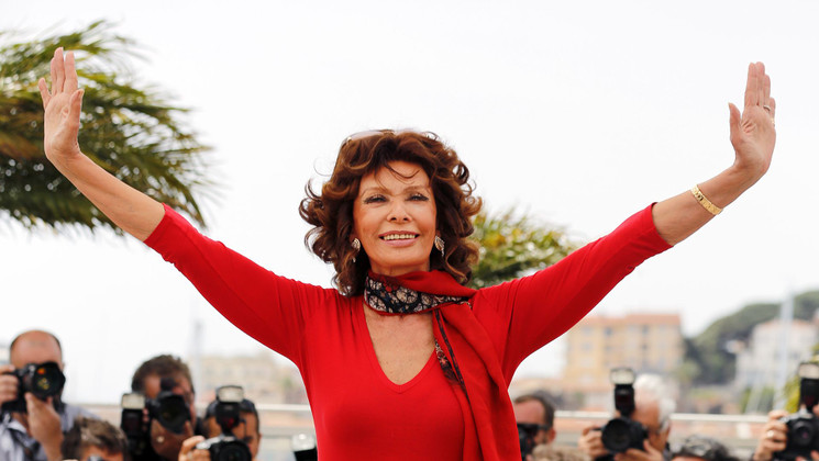 Sophia Loren - Photocall - Marriage Italian Style (Matrimonio all'italiana) © FDC / G. Lassus-Dessus