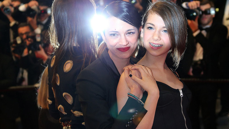Asia Argento et Anna Lou Castoldi - Montée des marches - L'incomprise (Incompresa) © AFP / L. Venance