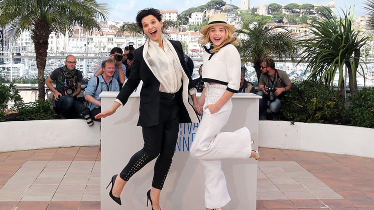 Juliette Binoche and Chloë Moretz - Photocall - Sils Maria © AFP / L. Venance