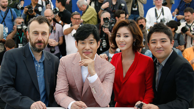The film crew - Photocall - Pyo Jeok (The Target) © AFP / V. Hache