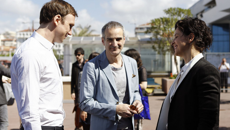 Lars Eidinger, Olivier Assayas et Juliette Binoche - Path - Sils Maria © FDC / C. Duchene