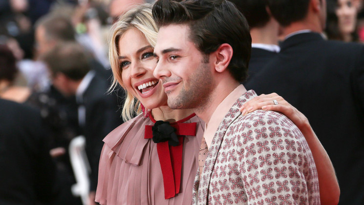 Sienna Miller et Xavier Dolan - Montée des marches © Getty Images / Tony Barson