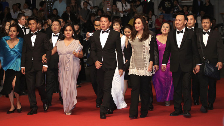 Équipe du film - Montée des marches - Taklub © FDC / Thomas Leibreich