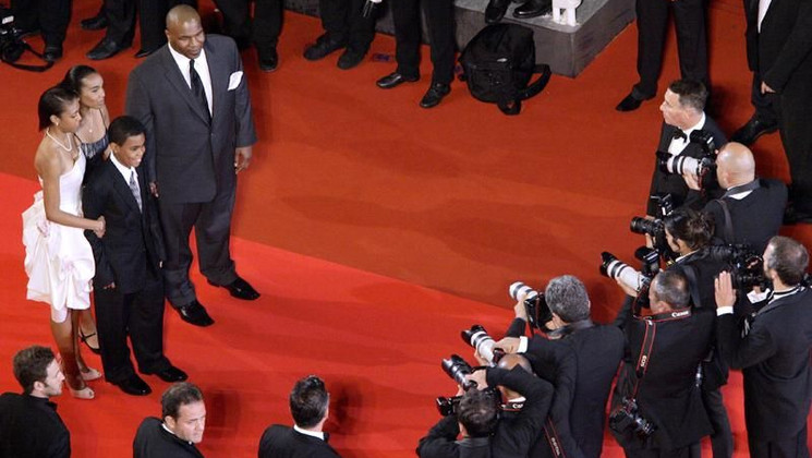Mike Tyson and guests, Climbing of the Steps of the film Tyson © AFP