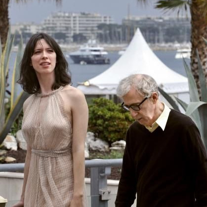 Woody Allen and Rebecca Hall arriving to Vicky Chrisitna Barcelona's photocall © AFP